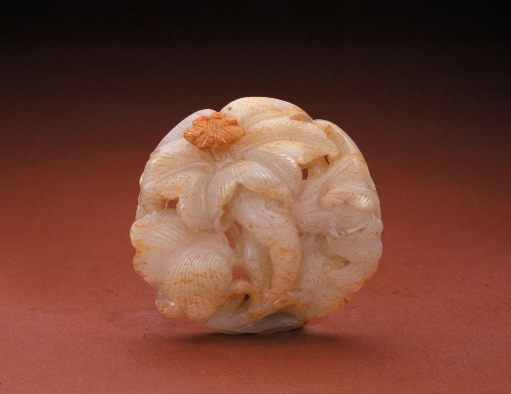 玉环托花叶带饰